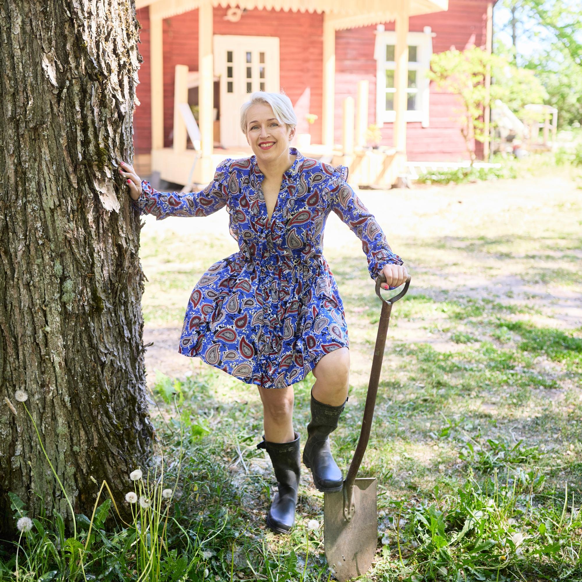 I buried old steam kettles in my garden beds—now I wait for results!