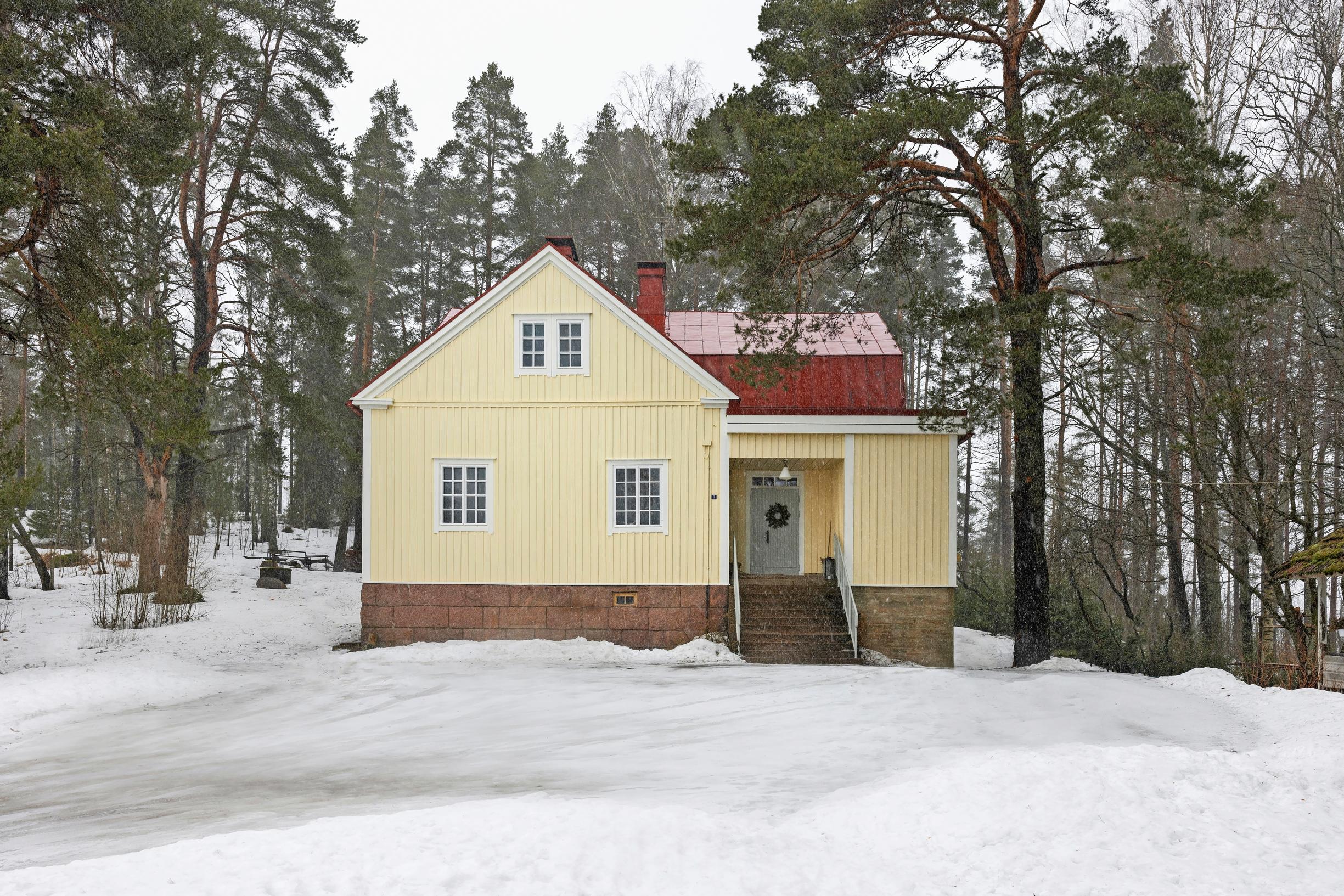 An old yellow village school in Keimola