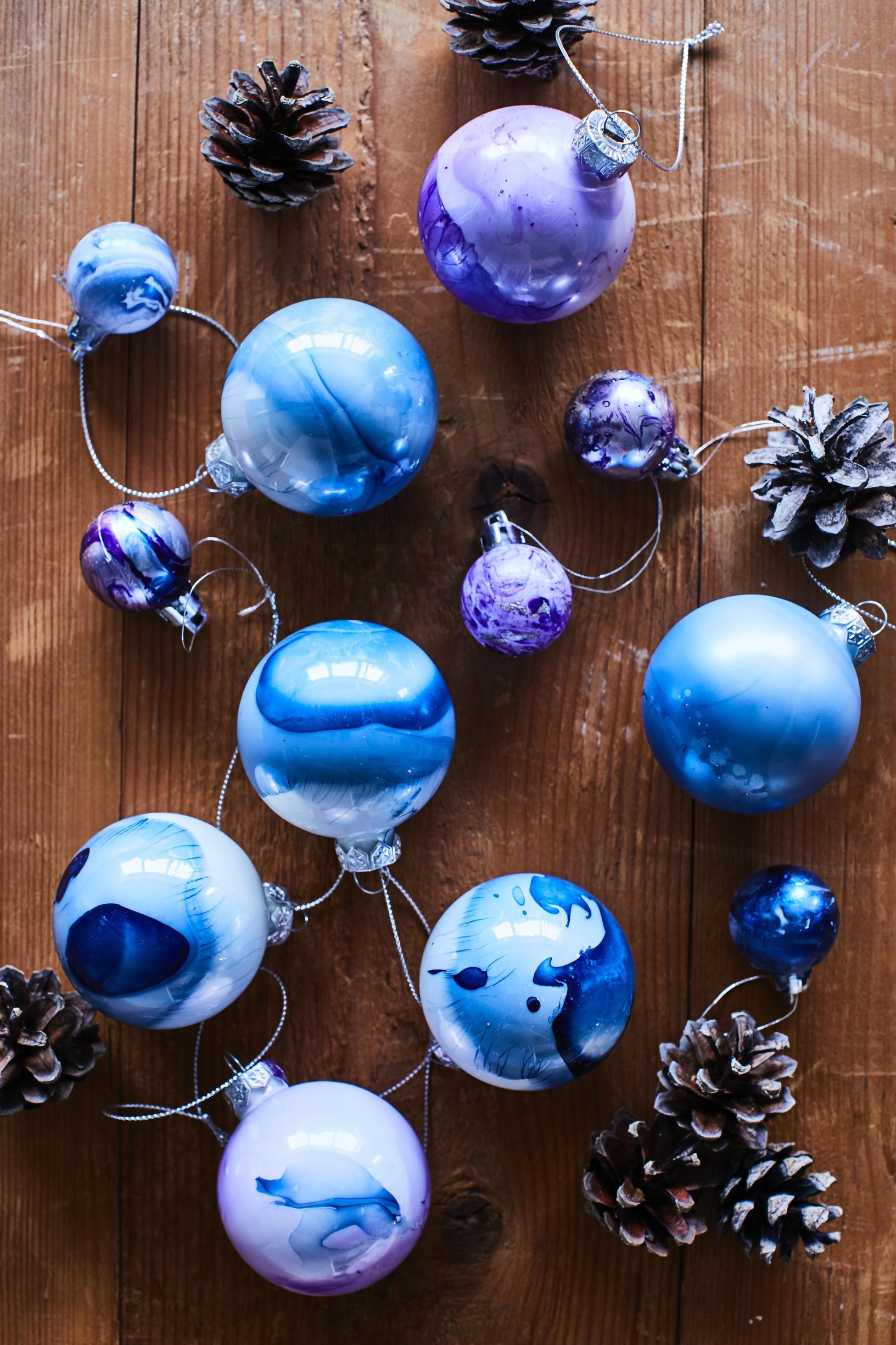 Marbled Christmas tree ornaments