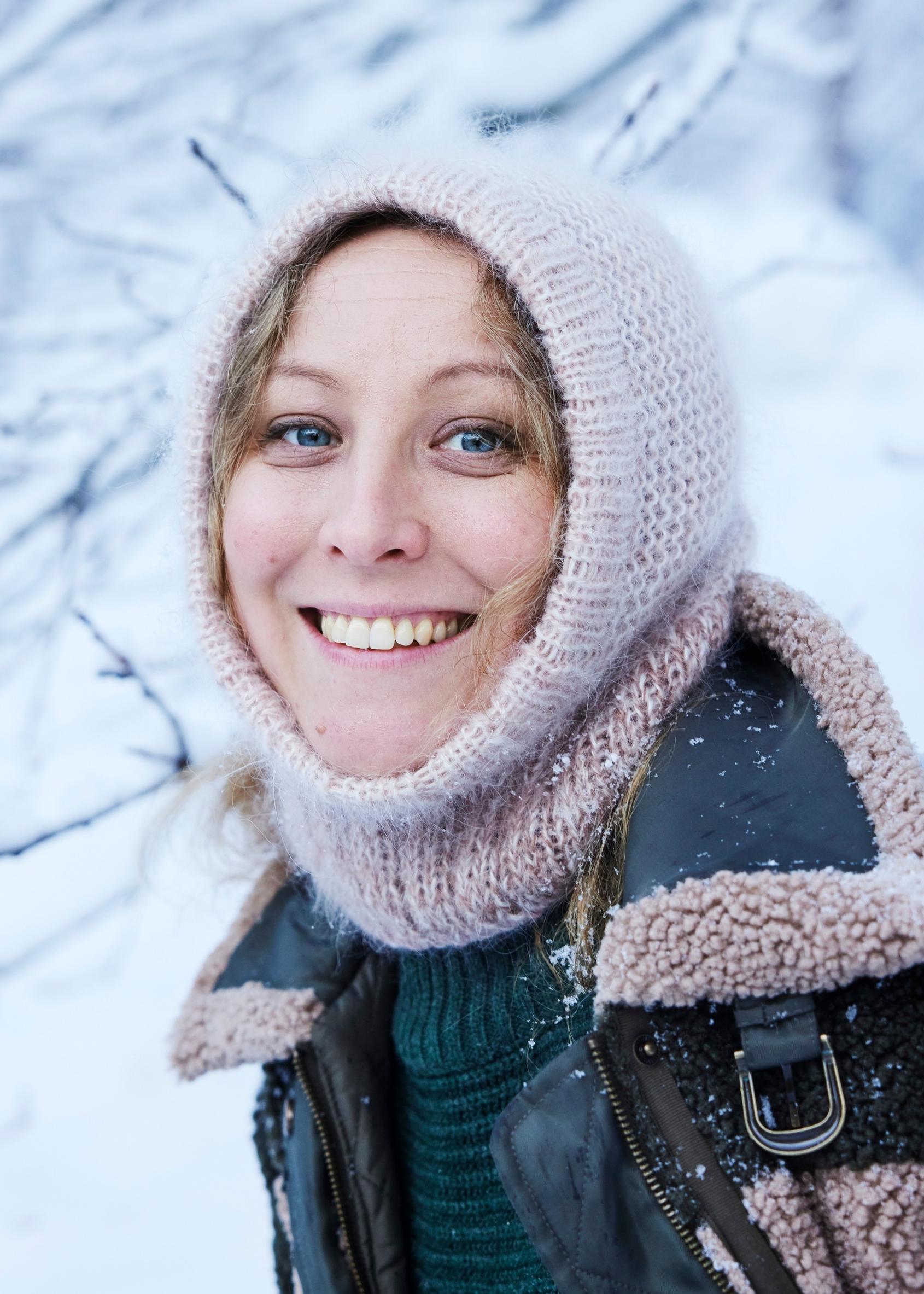 Knit balaclava pattern by Anjuknits