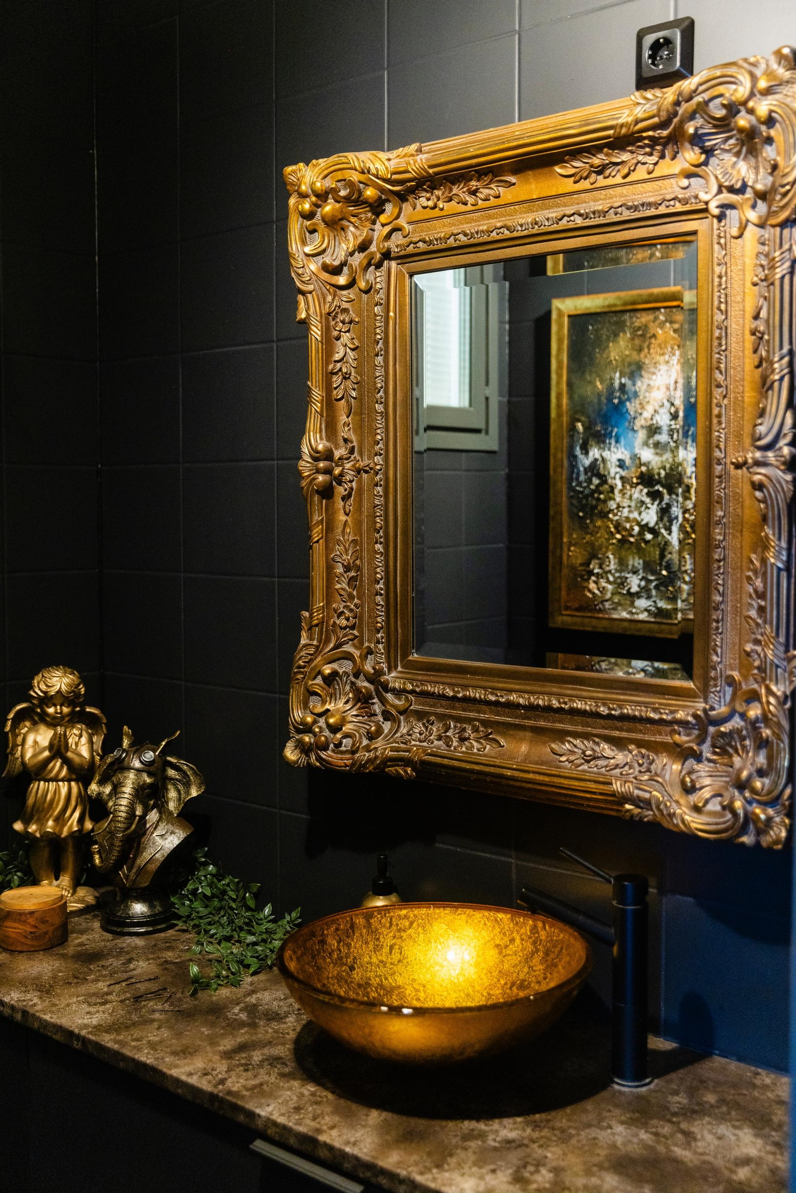 Gold-colored mirror in the bathroom