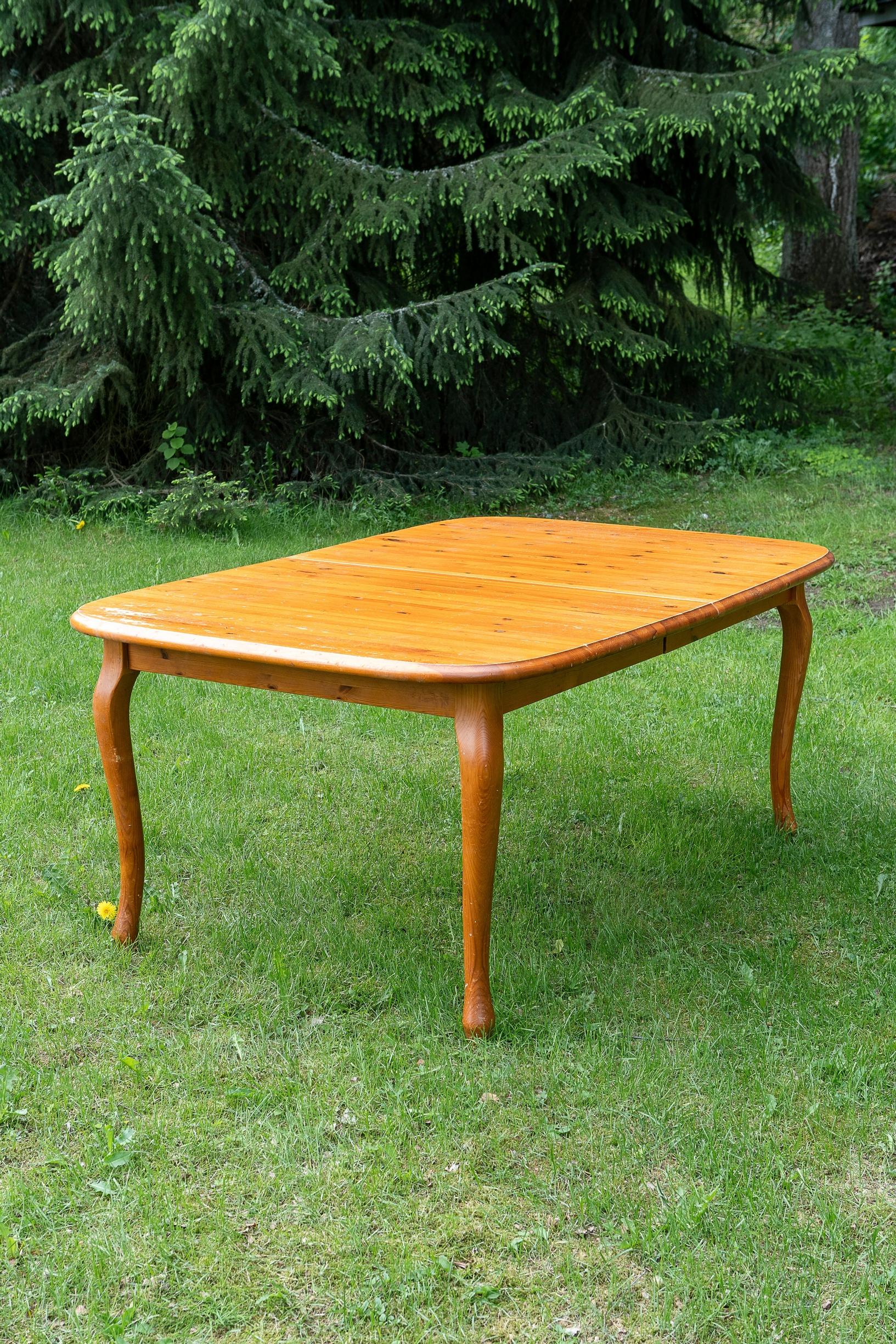 Table before treatment.