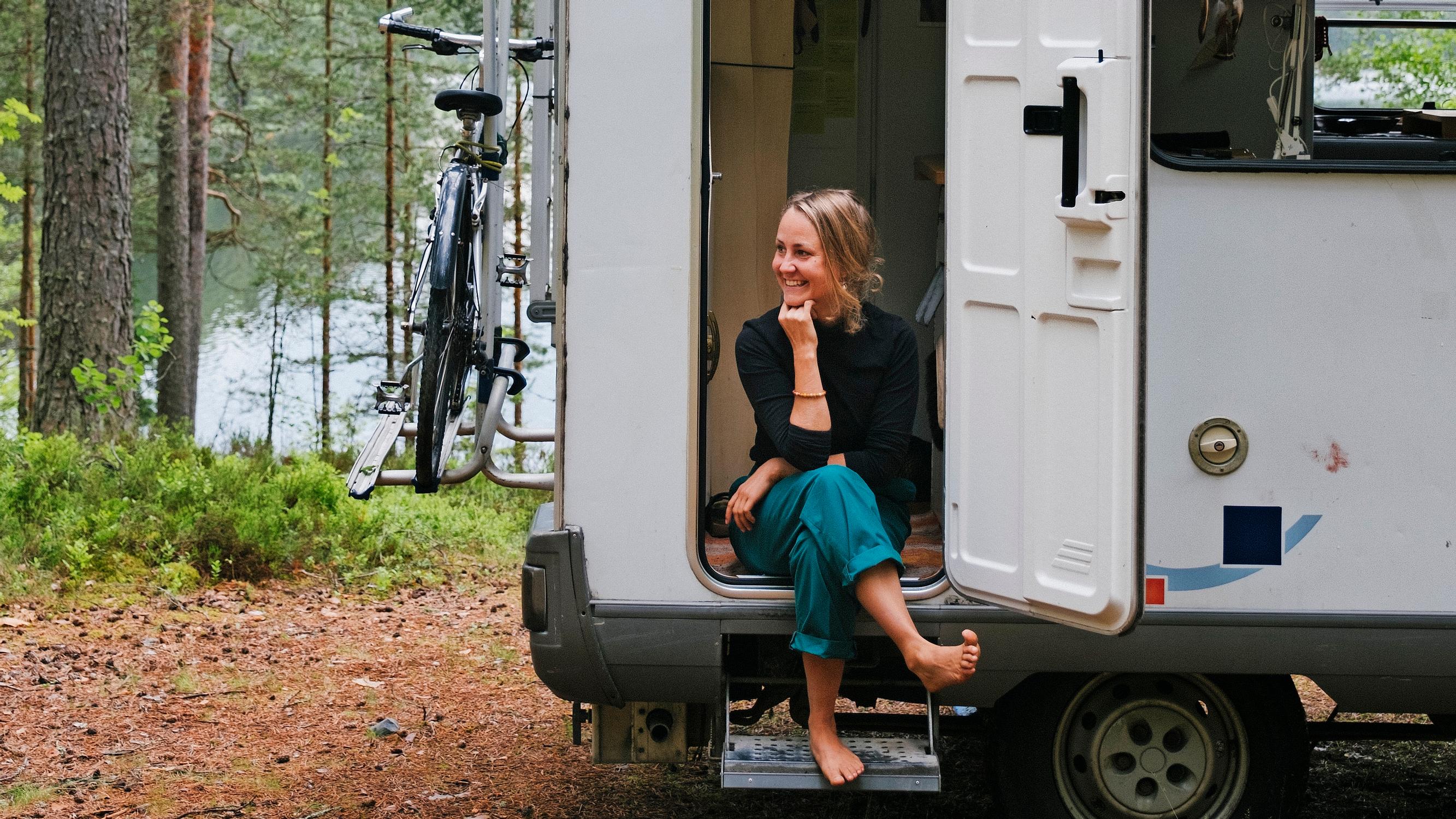 “My father’s death pushed me to pursue my dreams”—Minja transforms motorhome into home and workshop