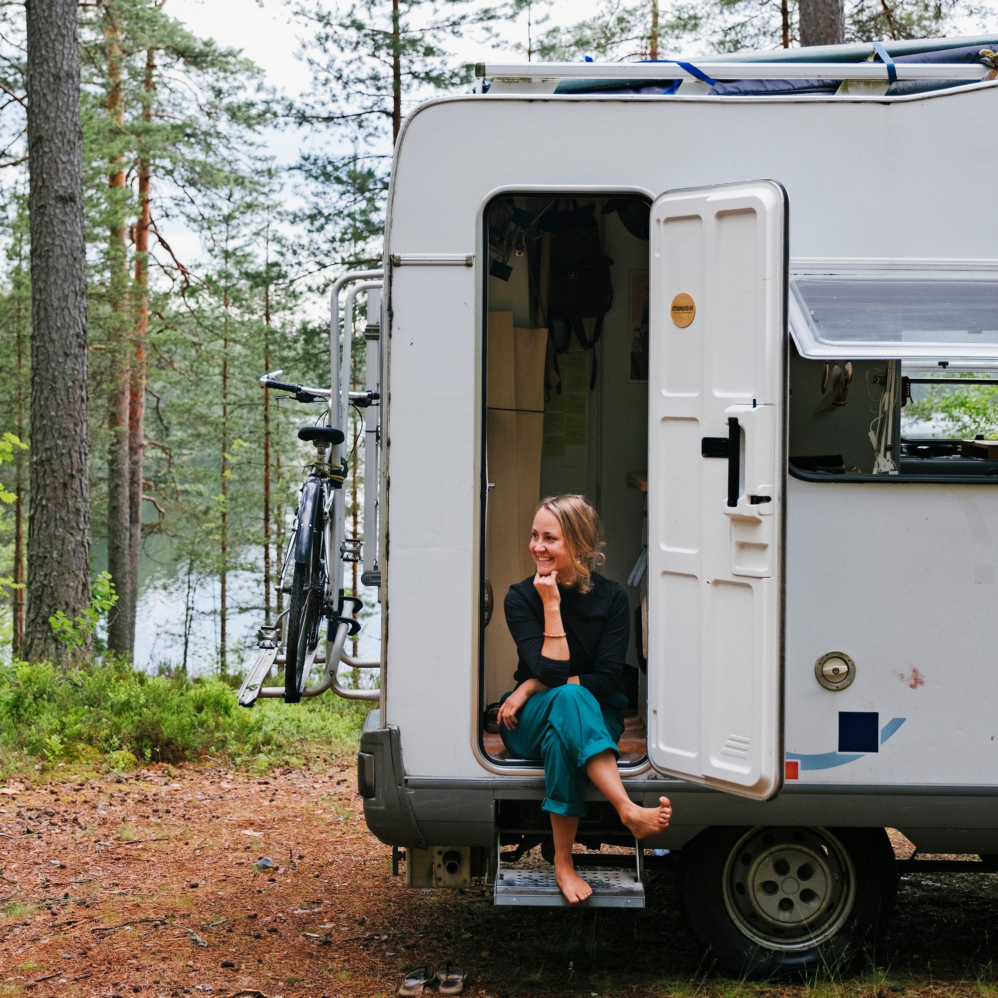 “My father’s death pushed me to pursue my dreams”—Minja transforms motorhome into home and workshop