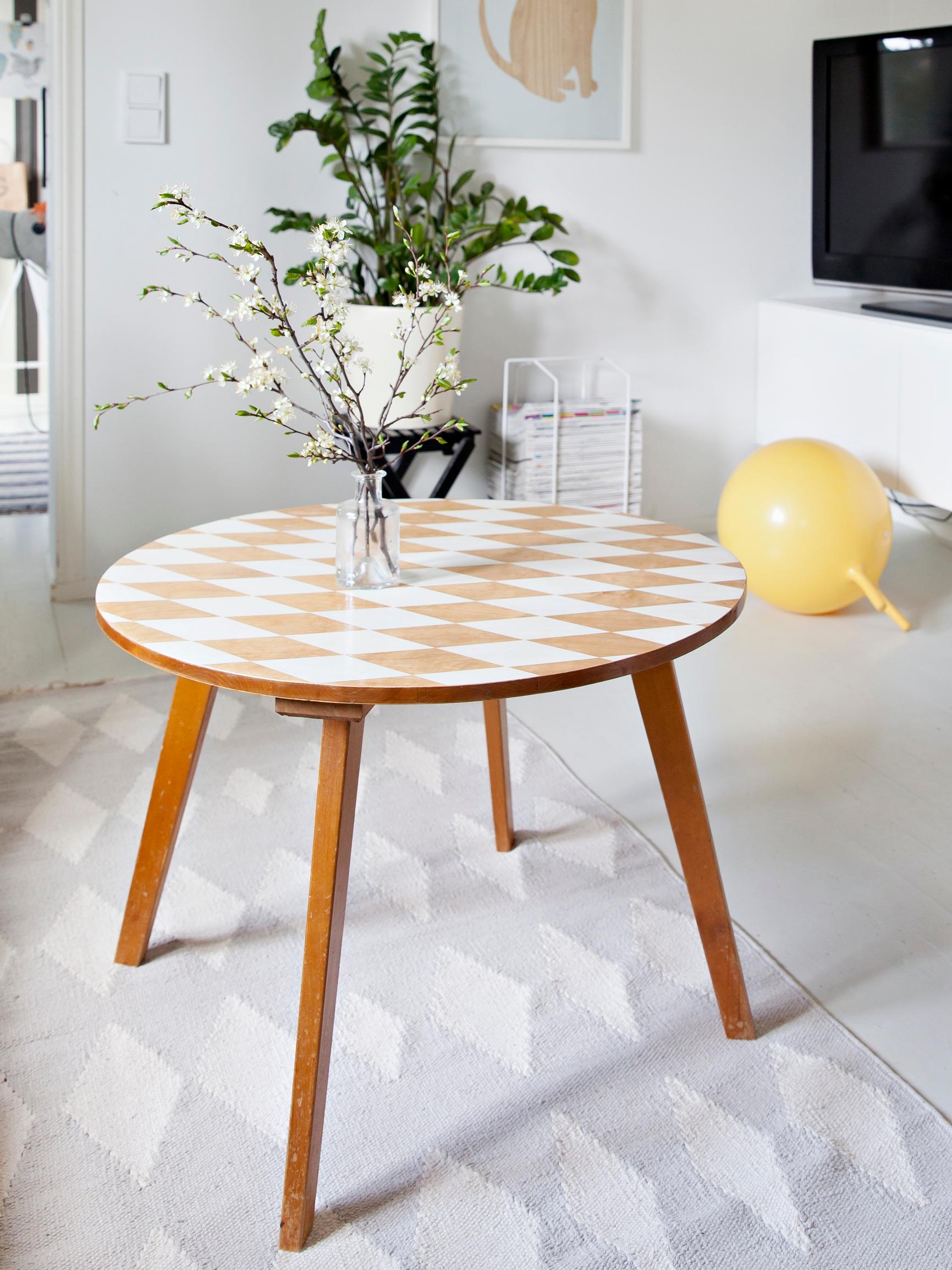 Give your table a checkered makeover