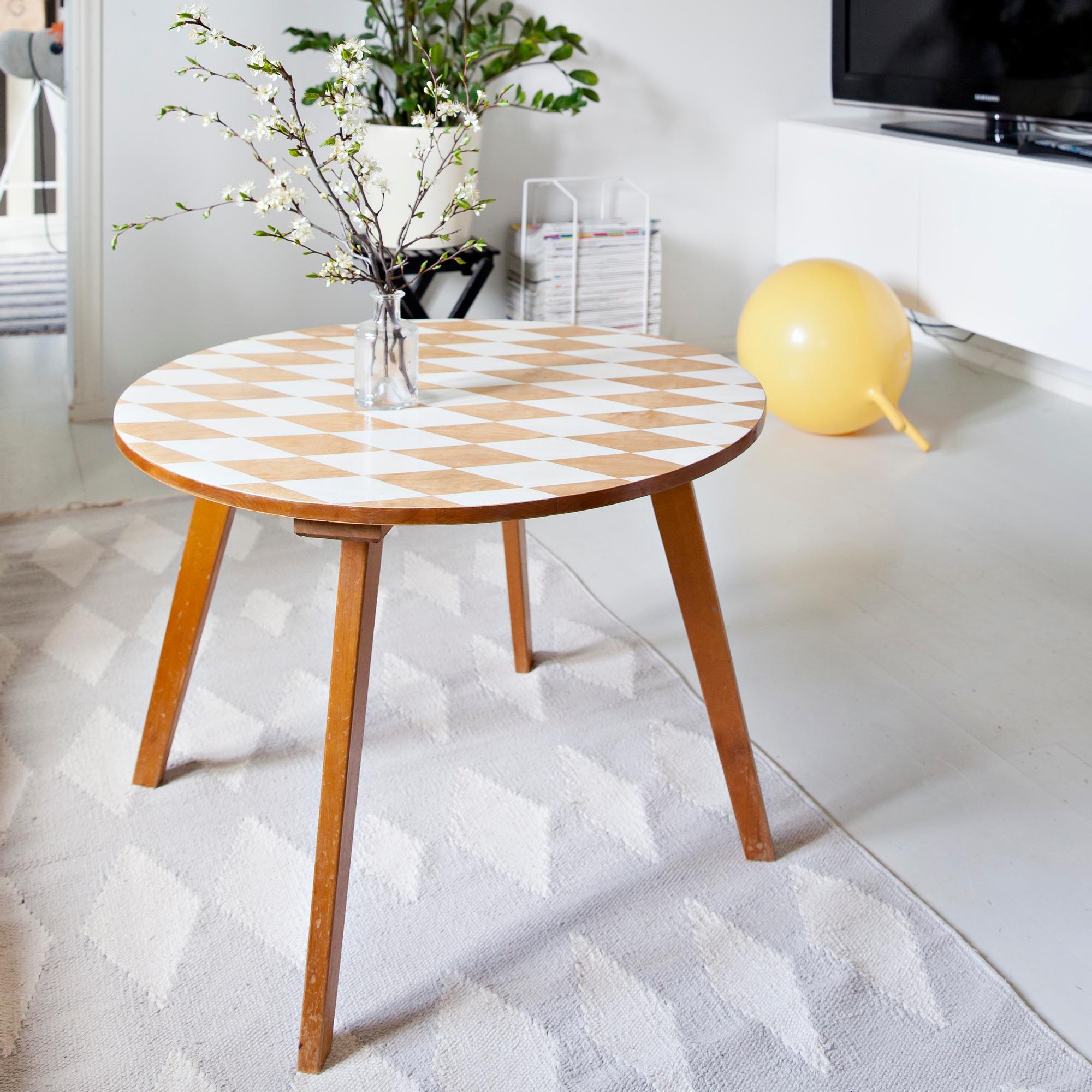 Give your table a checkered makeover