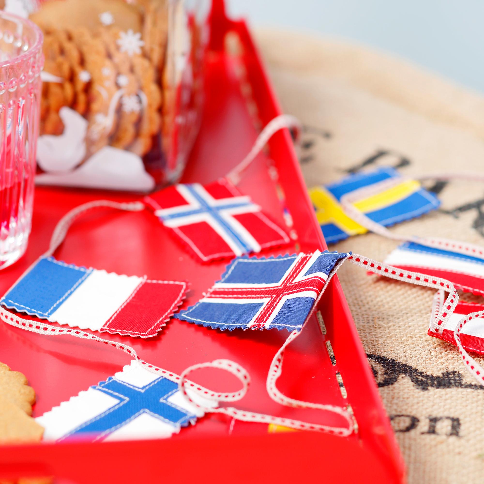 Sew a traditional flag garland for your Christmas tree—here’s how!