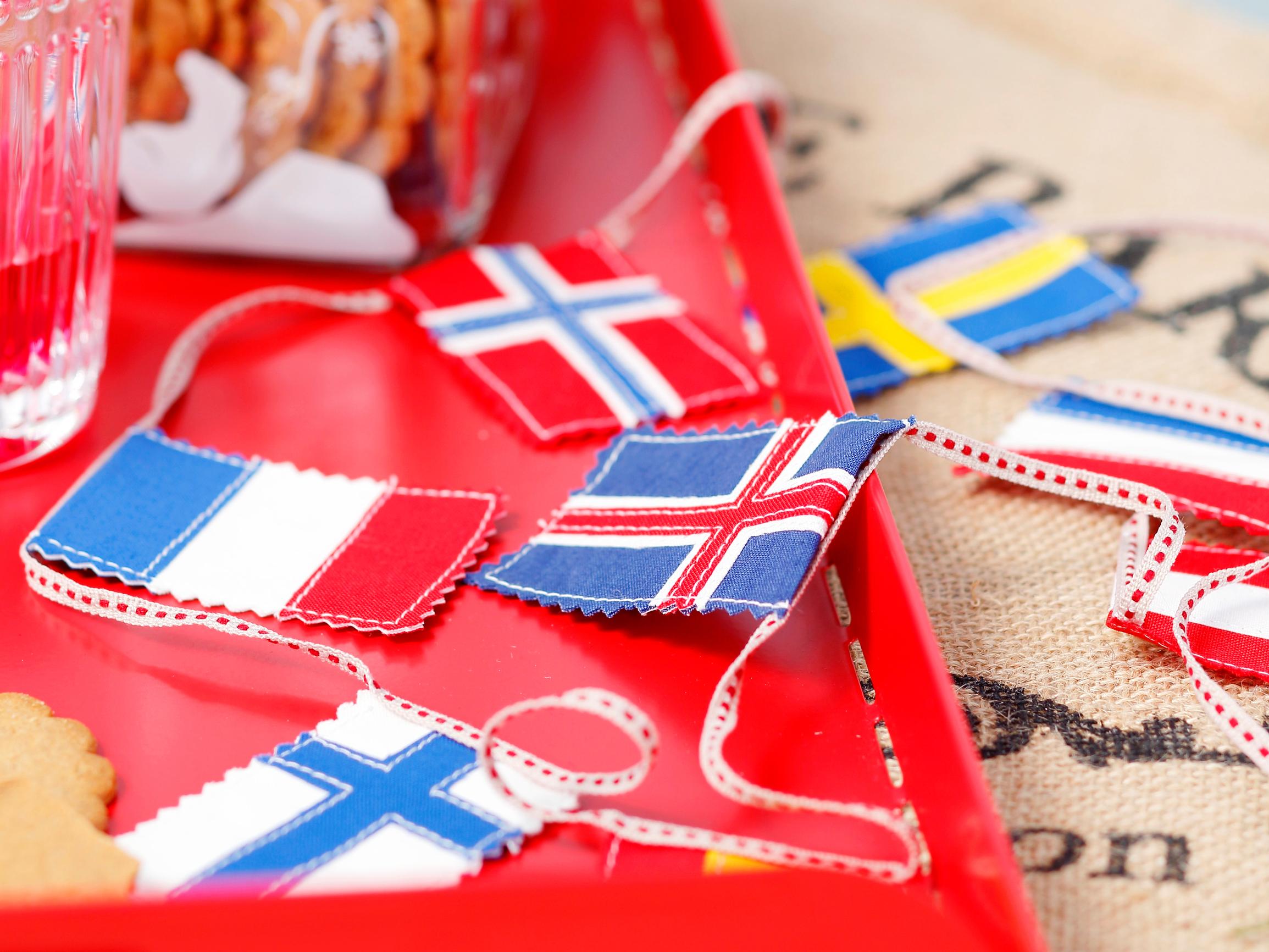 Sew a traditional flag garland for your Christmas tree—here’s how!