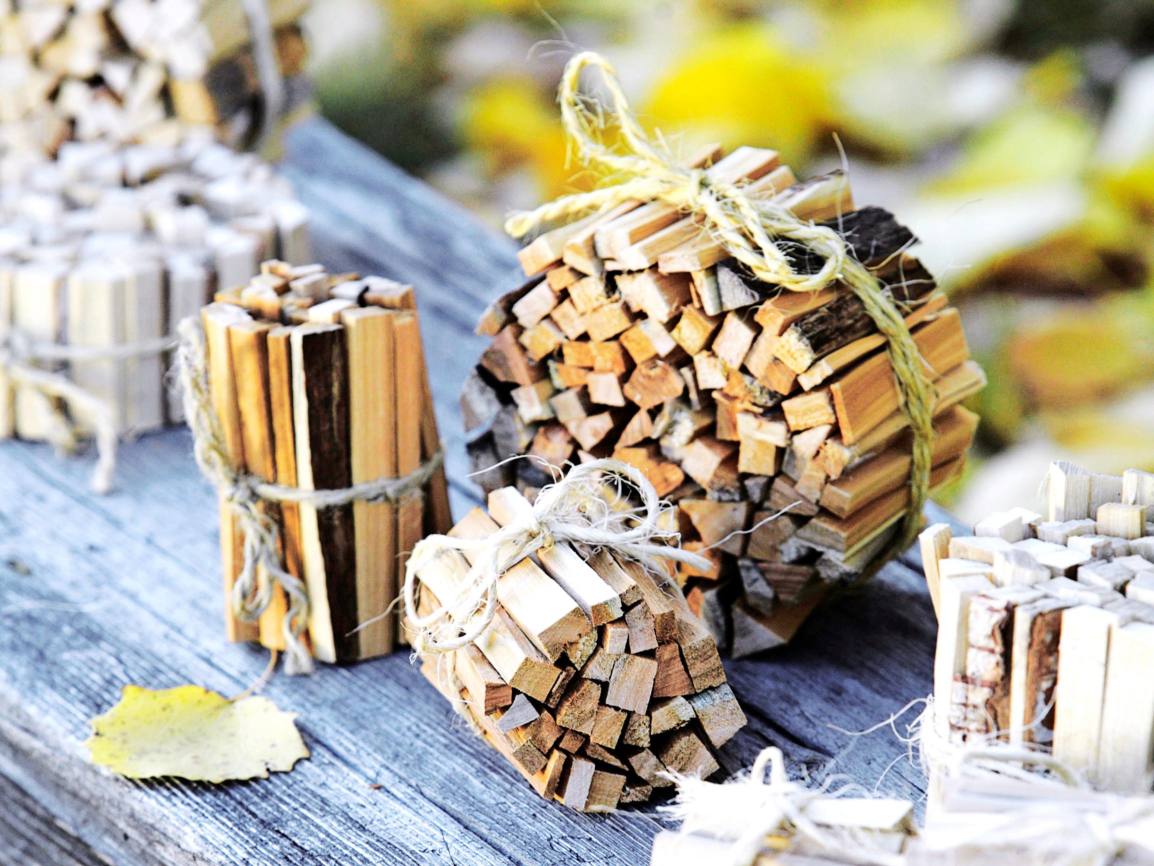 Make your own kindling: turn firewood into handy mini bundles