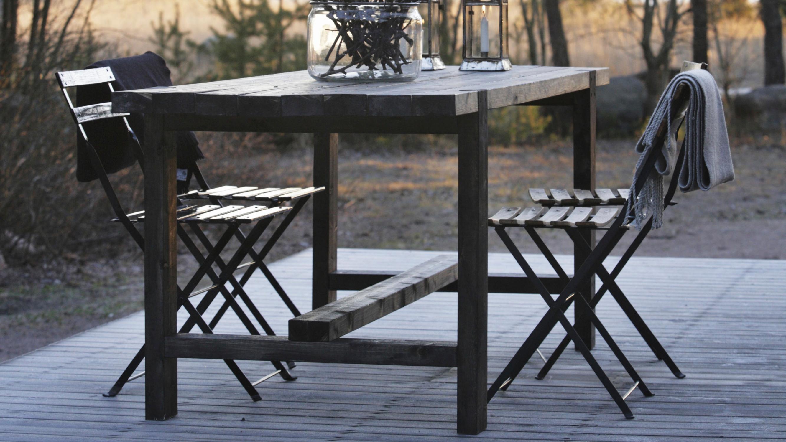 Outdoor table made to stay out—build a sturdy terrace table from planks