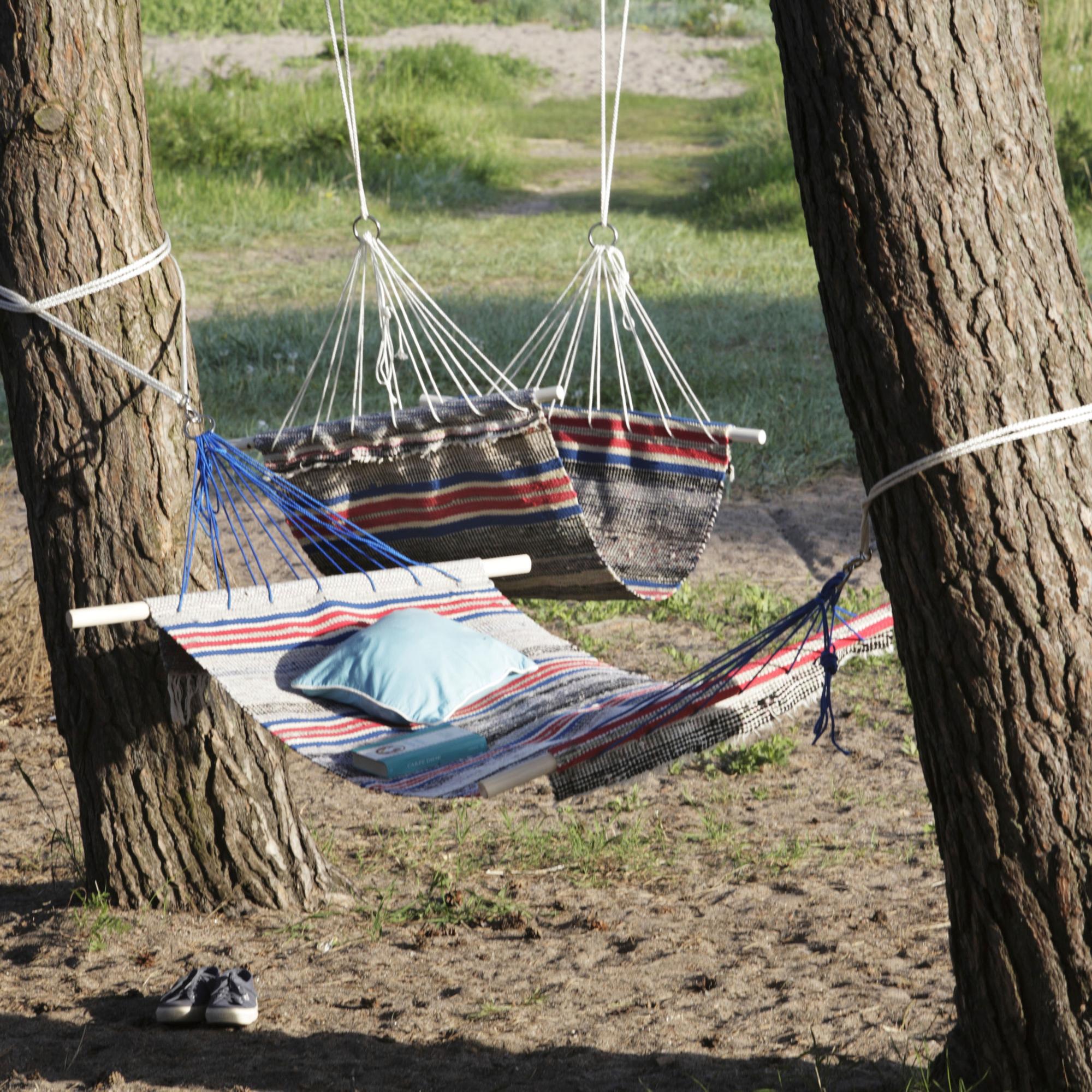 Rag rug hammock—check out our easy instructions!