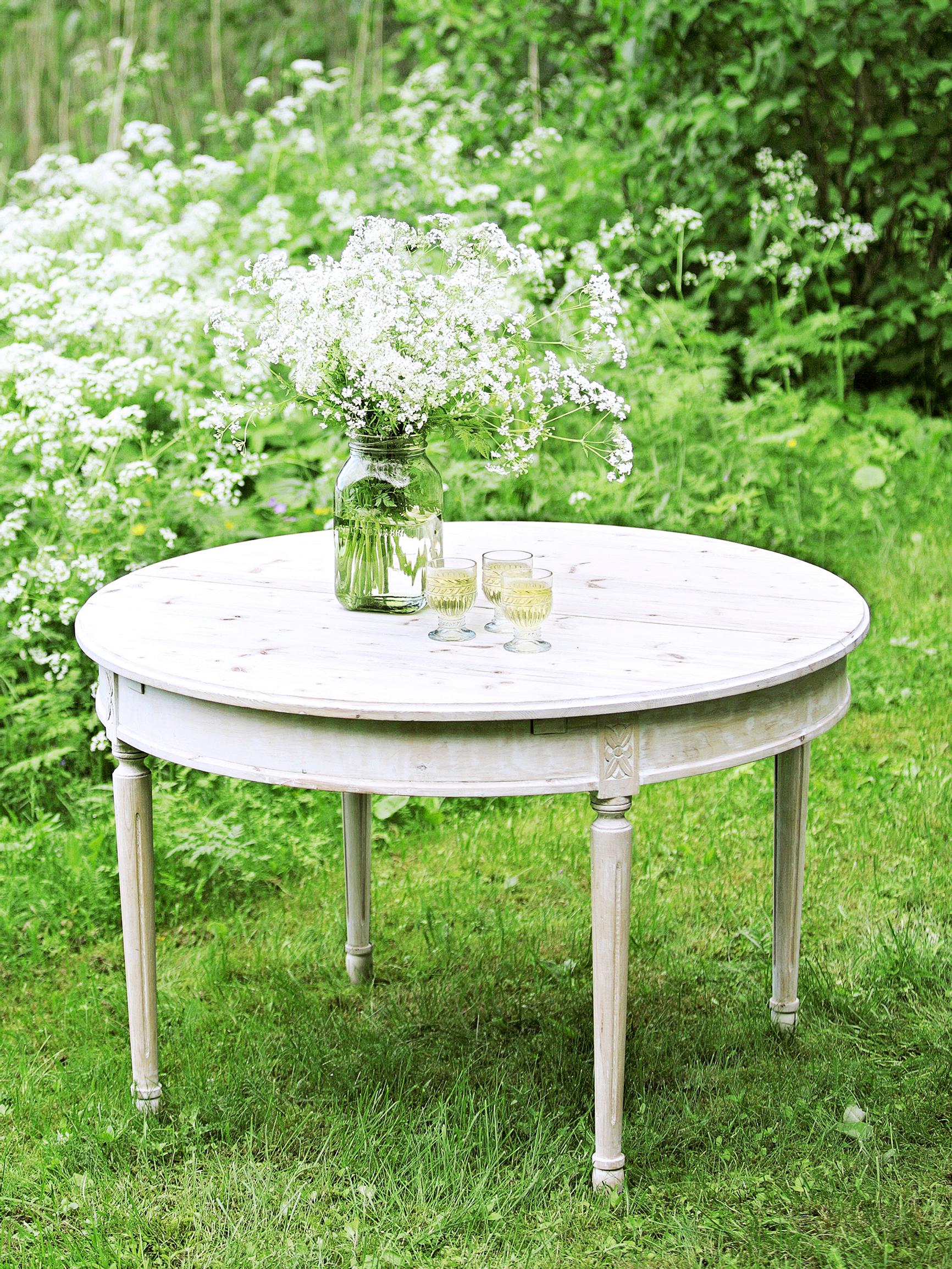 Give your table a charmingly worn makeover