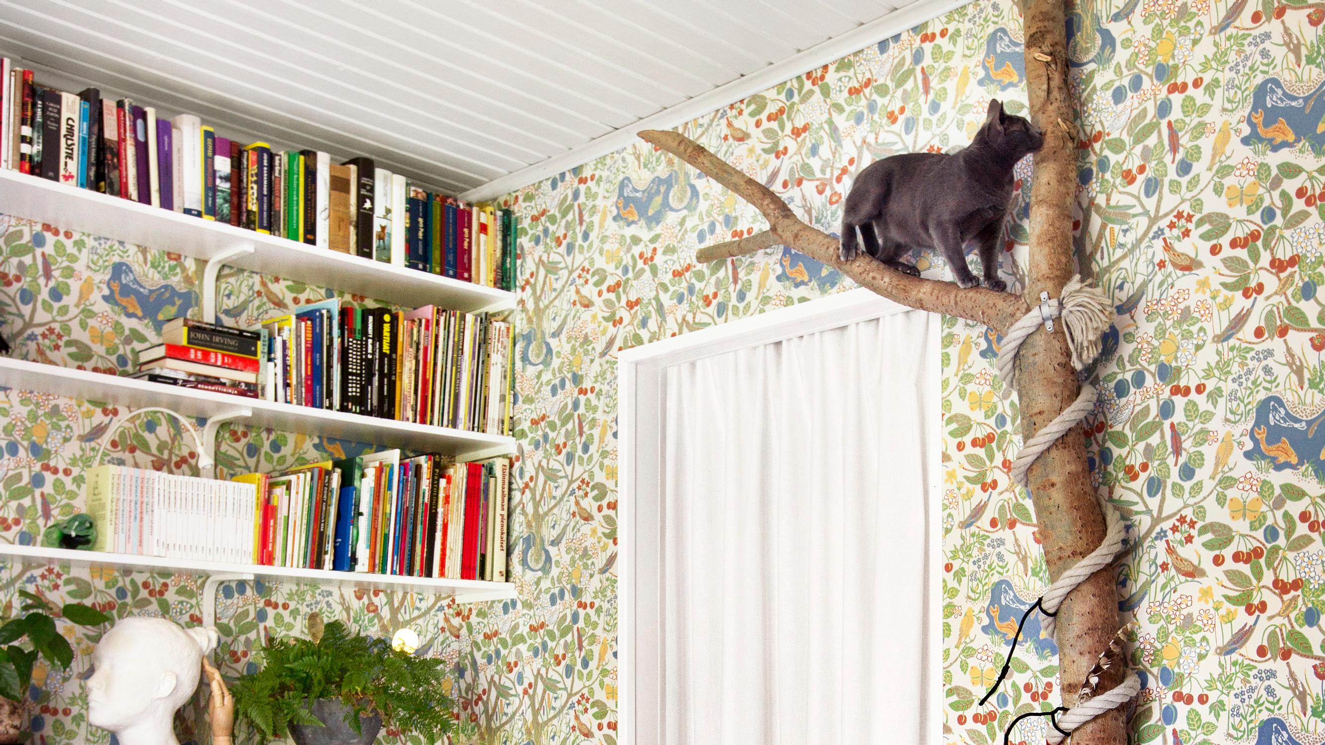 DIY cat climbing tree