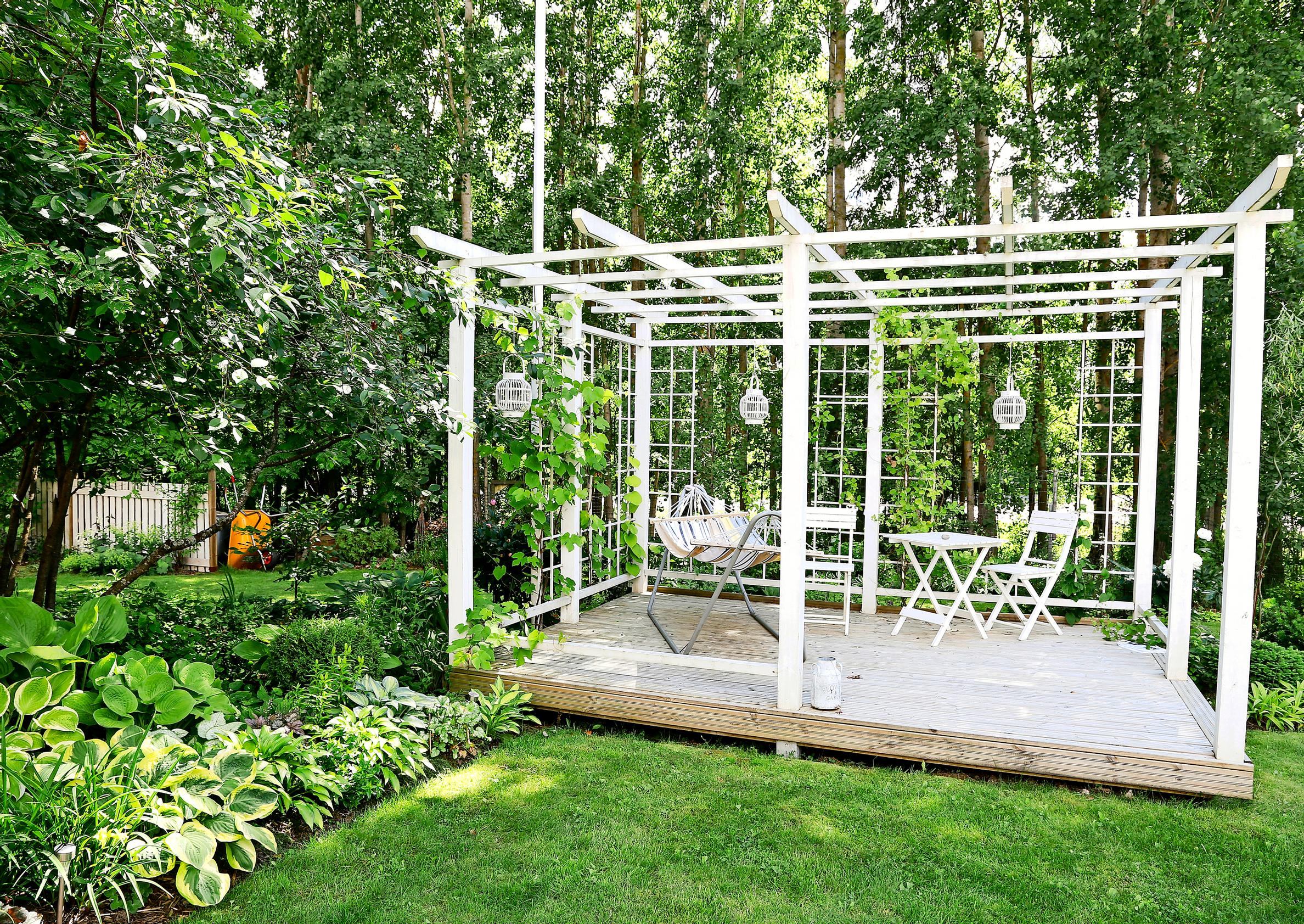 5 cozy pergola ideas for the ultimate summer hangout