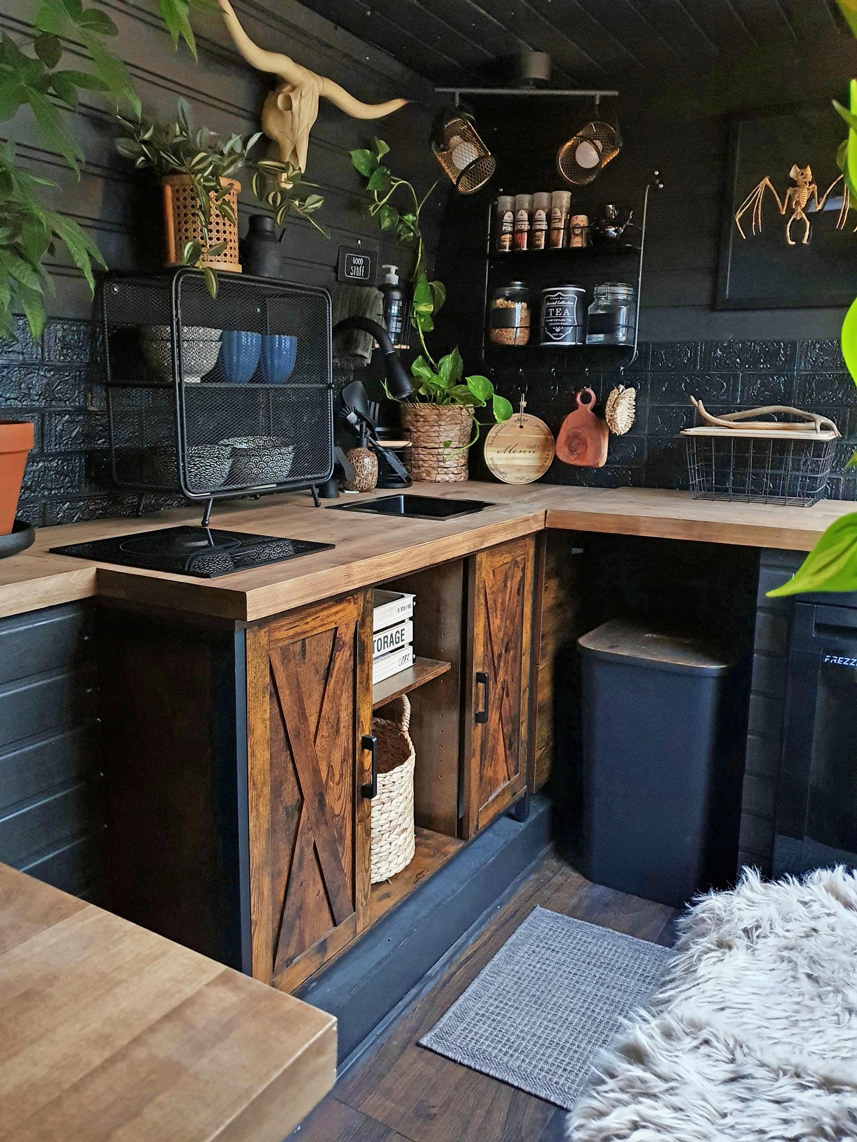 The kitchen in Nina and Atte’s camper van.