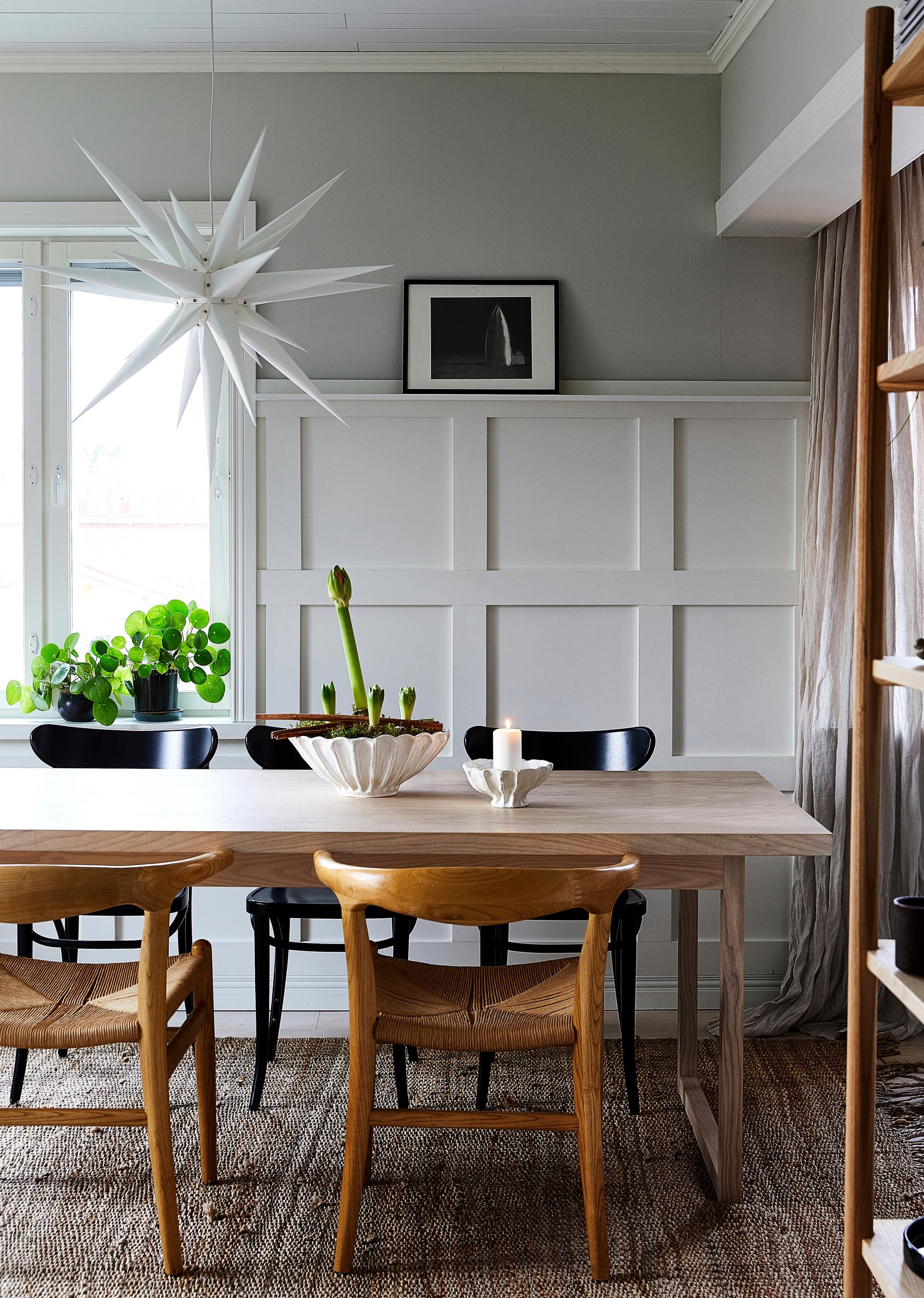 The dining area’s light-colored wall paneling