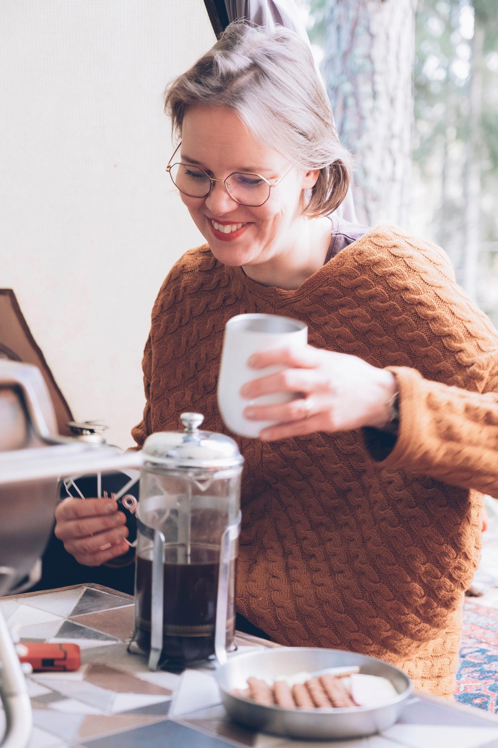 Piritta brewing coffee