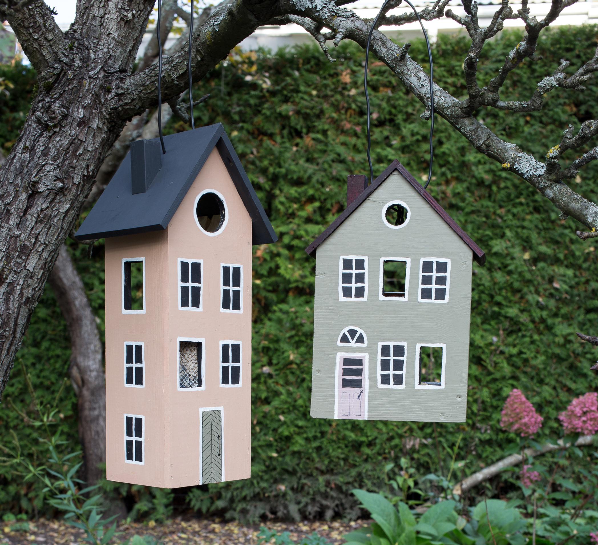 Hey birds, dinner is served! Build a charming bird feeder house