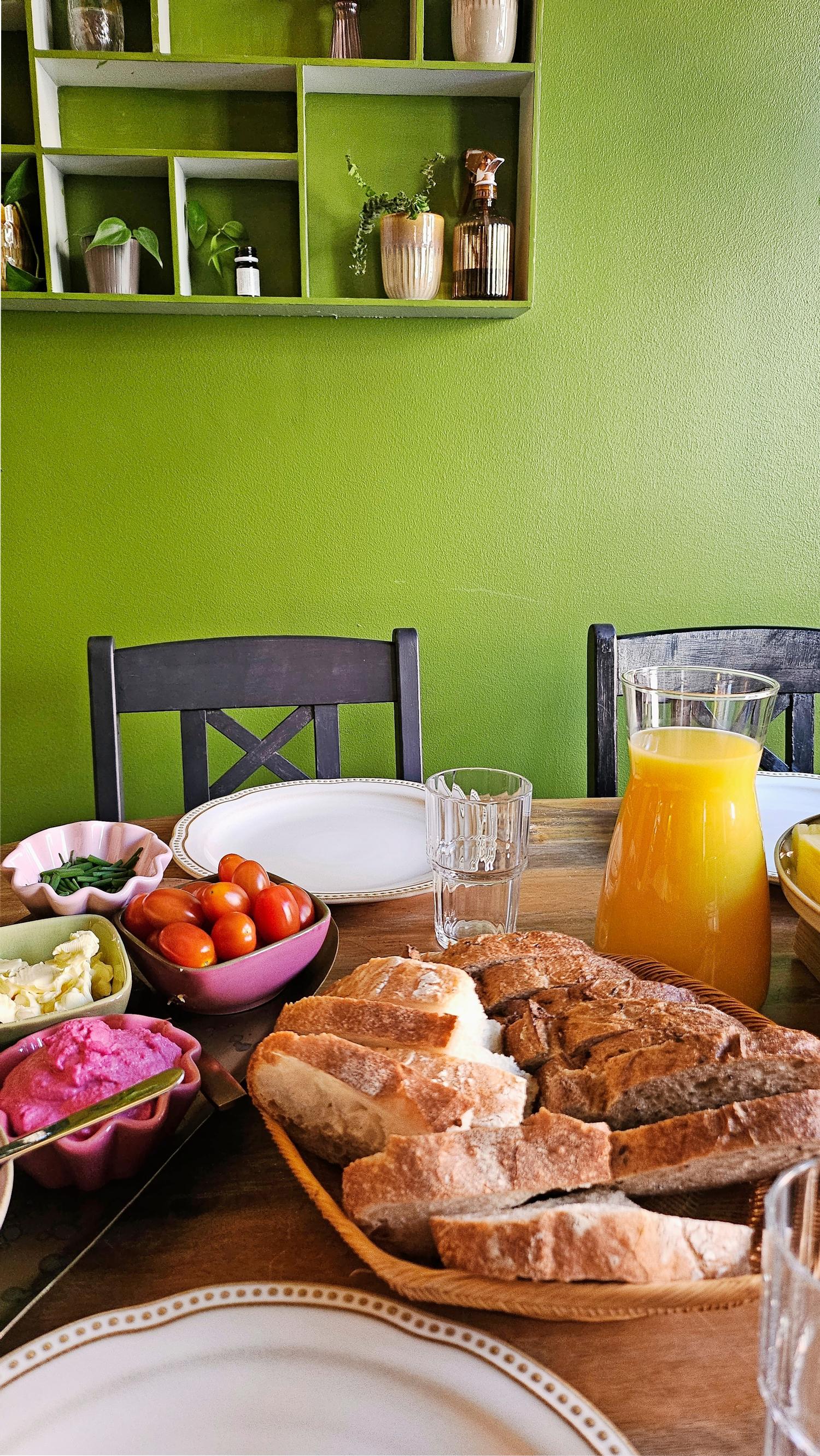 Tinna Pehkonen’s home and breakfast in the kitchen