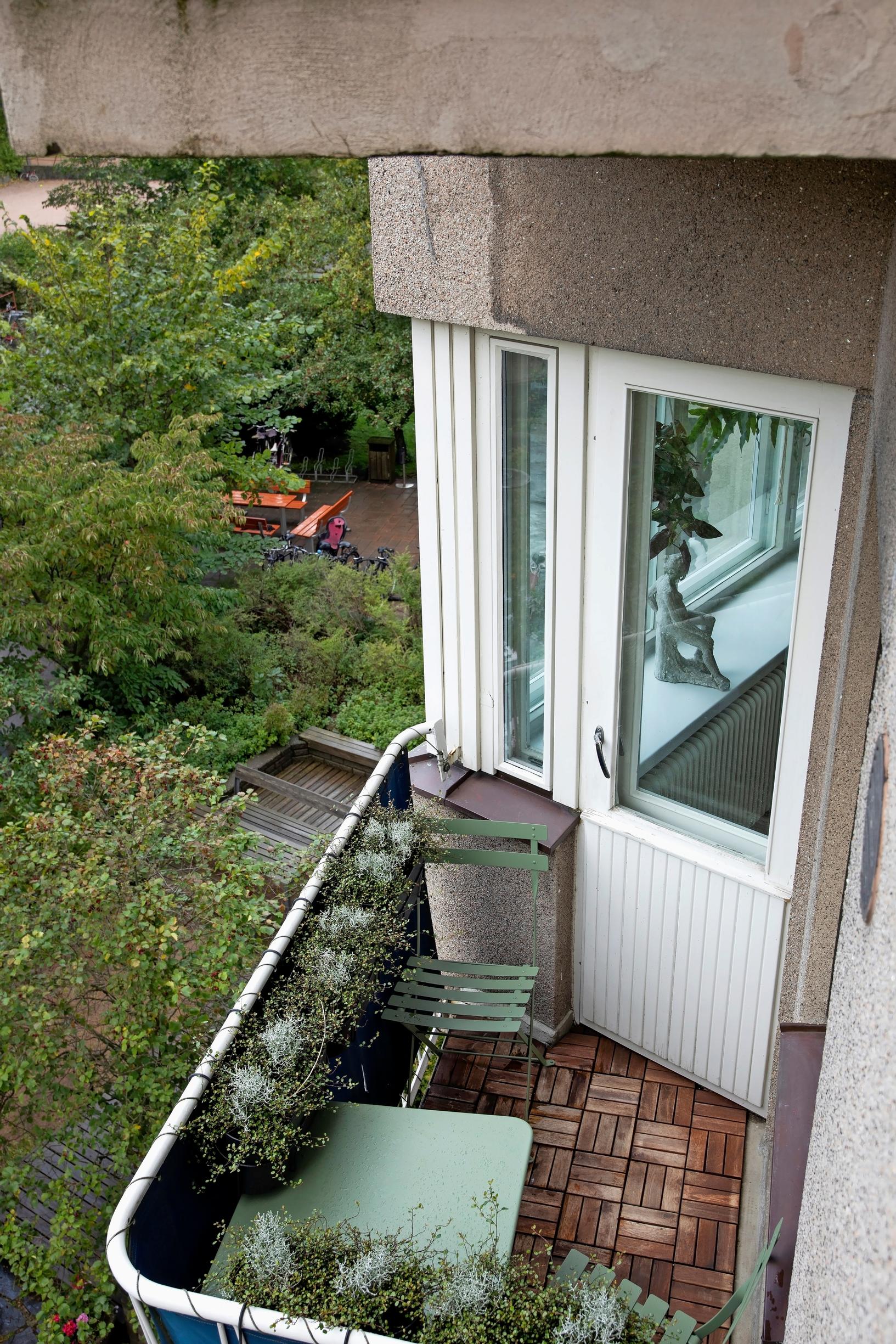 A small open balcony facing the inner garden