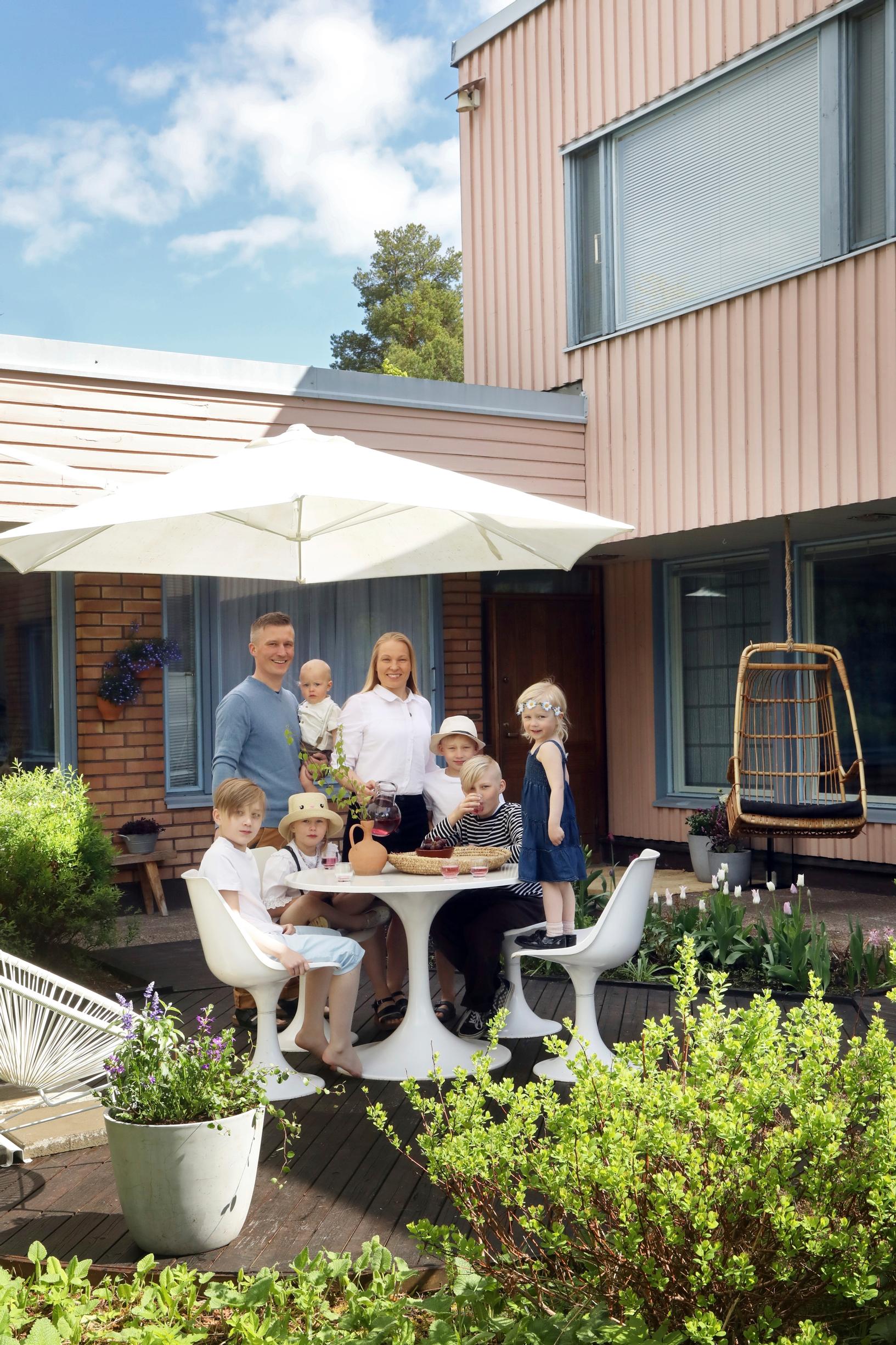 Photo of the family with the Asko Amigo furniture.