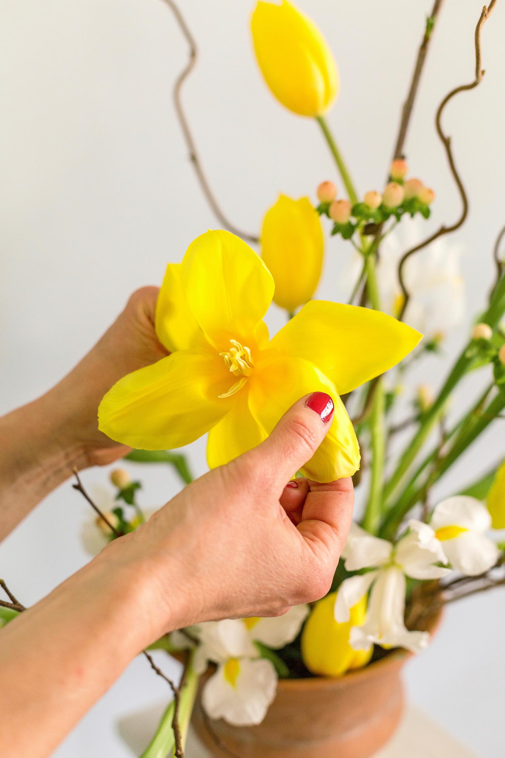 Saija Sitolahti demonstrates how to massage tulips.