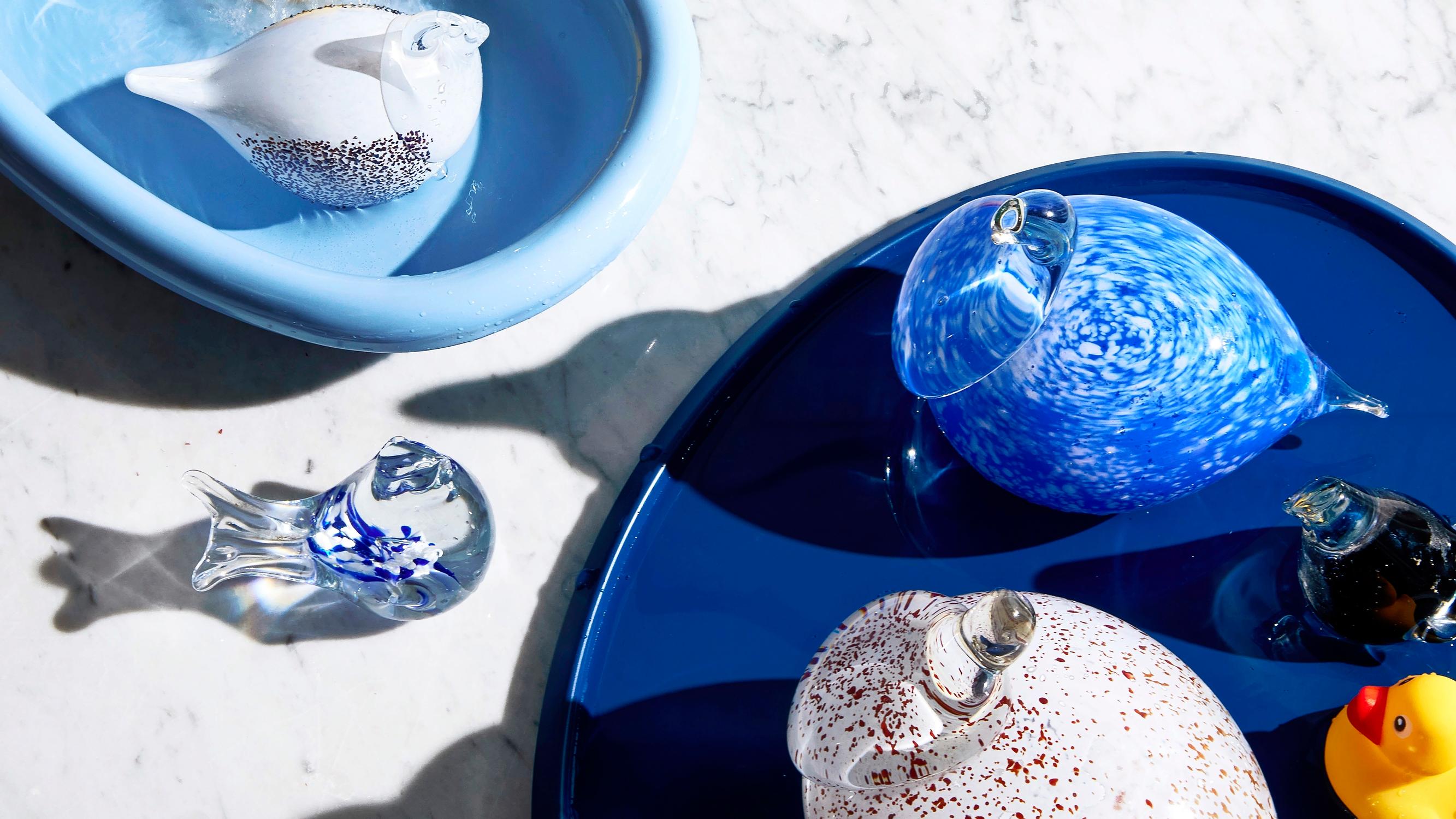 A little bird for pocket change—or for thousands of euros! Glass birds turn up cheaply at flea markets, but the most coveted ones fetch hefty sums