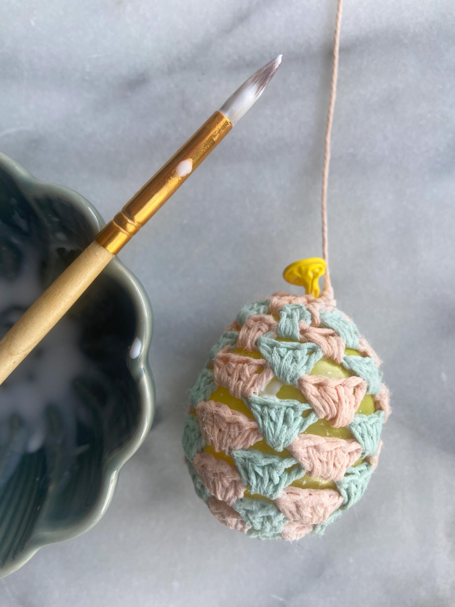 Photo showing a balloon tied inside the crocheted egg