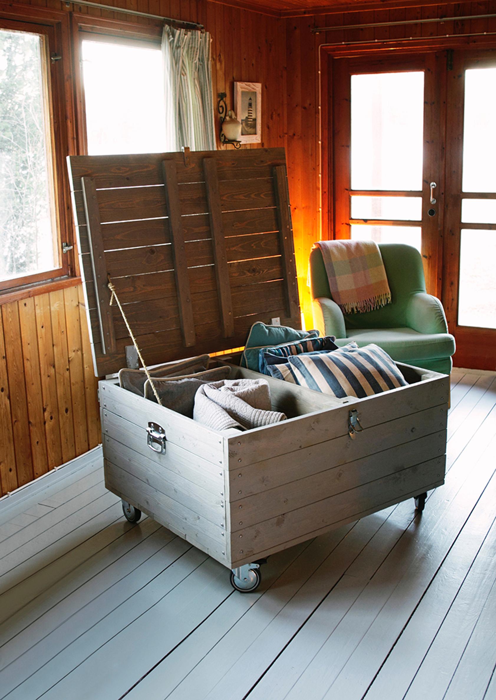 Finished storage chest with the lid open